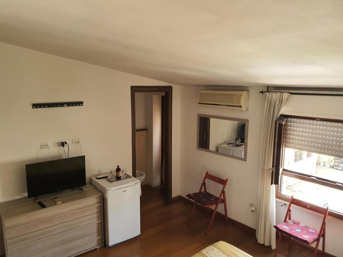 אסמיני B&B La Terrazza מראה חיצוני תמונה